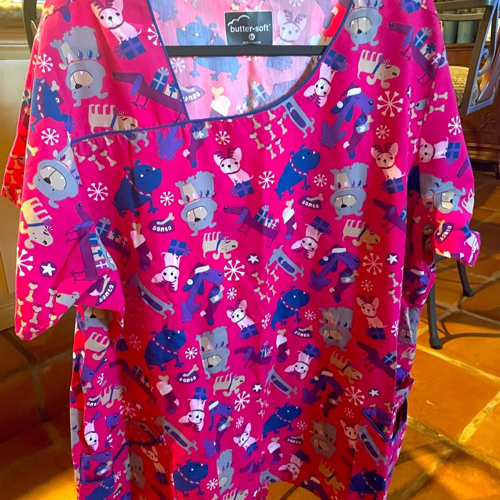 Plus size Scrubs these are all 3X. If you buy 4 I will send you 1 jacket free